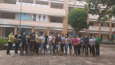 Ra qu&acirc;n tổng vệ sinh m&ocirc;i trường diệt lăng quăng/bọ gậy ph&ograve;ng, chống dịch bệnh sốt xuất huyết.