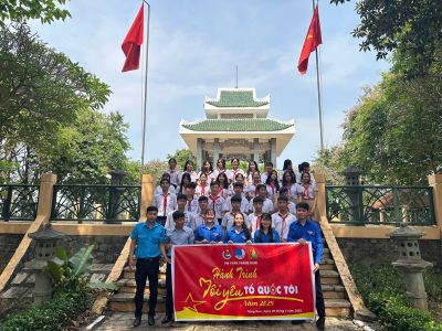 H&Agrave;NH TR&Igrave;NH T&Ocirc;I Y&Ecirc;U TỔ QUỐC T&Ocirc;I V&Agrave; SINH HOẠT CHUY&Ecirc;N ĐỀ CHO LỰC LƯỢNG N&Ograve;NG CỐT