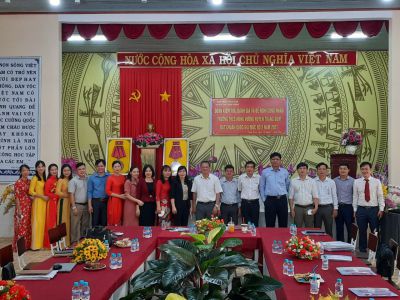 Đ&oacute;n đo&agrave;n kiểm tra đ&aacute;nh gi&aacute; c&ocirc;ng nhận trường THCS H&ugrave;ng Vương đạt chuẩn quốc gia mức độ 2